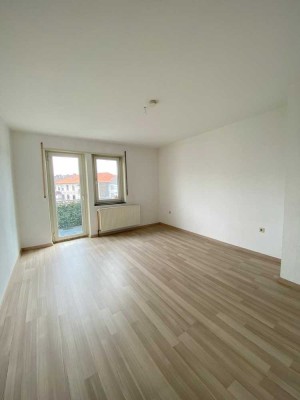 Helle 2-Zimmer Wohnung mit Balkon