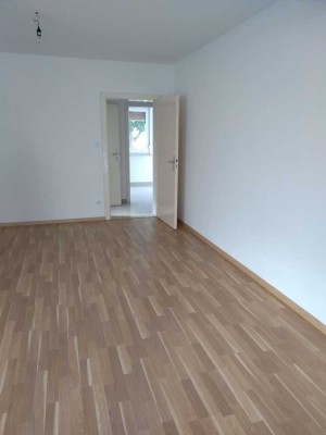 Schöne helle 2,5-Zimmer-Erdgeschosswohnung mit EBK und Terrasse in Eltville am Rhein