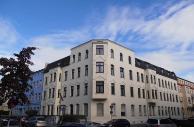 Freundliche 3-Raum-Wohnung mit Balkon und EBK* in Stadtfeld-Ost
