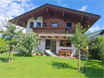 Attraktives Haus im Landhausstil mit schönem Garten in sonniger, unverbauter Lage in Maishofen!