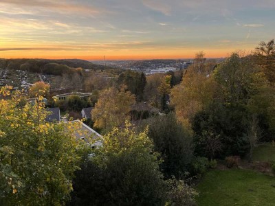 Möbeliert! Fußläufig zur Uni! Sonnenuntergang! Hochwertig sanierte 2-Zi-WHG mit Balkon