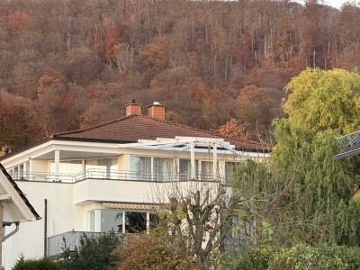 Penthouse-Eigentumswohnung mit großer Dachterrassenfläche und Garage