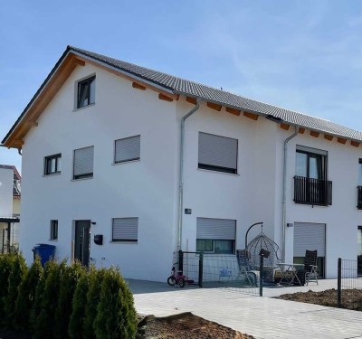 Neuwertige Doppelhaushälfte in Straubing Kagers