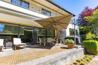 Elegante Villa mit Weinkeller, Sauna und Gartenidylle in bester Lage von Kronberg.