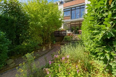Gepflegtes Reihenhaus mit Wintergarten und Gartenidylle