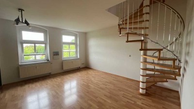 helle Maisonette Wohnung, 3-Zimmer, Dachgeschoss, Balkon, Parkplatz im Innenhof, zentrale Lage in Z