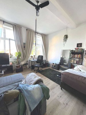 Dachgeschosswohnung 5 Zimmer nahe der Uni, WG möglich