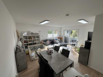 Lichtdurchflutete  4-Zimmer Wohnung mit 2 Balkonen und Garten in ruhiger Lage