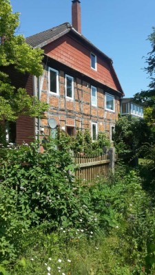 Geräumiges, günstiges 12-Zimmer-Zweifamilienhaus in Hohenhameln mit 2 abgeschlossenen Wohnnungen.