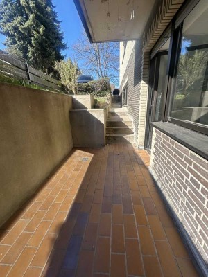 Großzügige Souterrainwohnung mit Terrasse mit zwei Schlafräumen