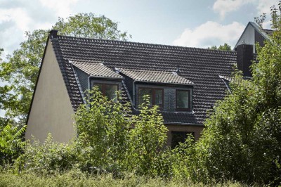 Mörsenbroich: Helle 2-Zi-Rooftop-Wohnung (2. OG). Dachterrasse. Parkett. EBK. Außenstellplatz inkl.