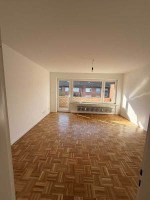 Erstbezug nach Sanierung: 3-Zi.-Wohnung mit Balkon in Hamburg-Osdorf