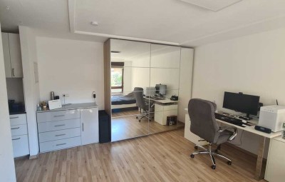 Hotel-Niveau 1,5-Z-Wohnung mit hochwertiger Ausstattung (Geschirrspüler, Waschmaschine etc.) und TG