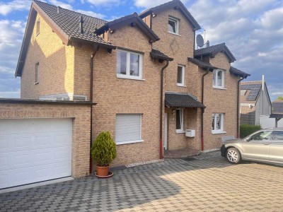 Von Privat 4- Zimmerwohnung mit gehobener Ausstattung