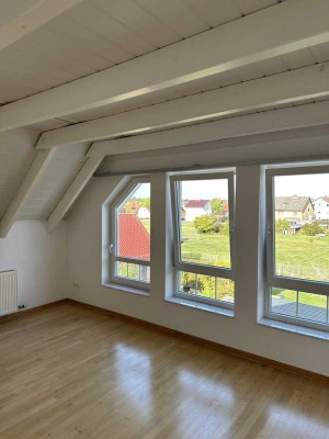 Charmante 3-Zimmer-Maisonette (103 m²) mit großzügigem Balkon, Klimaanlage & Carport – ruhige Lage