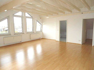 +++Klasse, lichtdurchflutete, große Studiowohnung in Leutershausen+++
