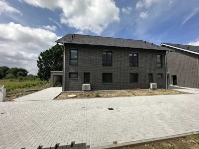 Neubezug: Geräumige 5-Zimmer-Doppelhaushälfte mit gehobener Innenausstattung