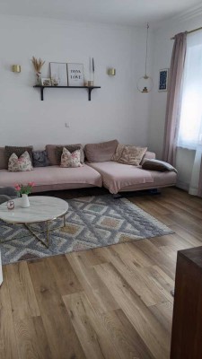 Ansprechende 2-Zimmer-Wohnung mit kleiner Terrasse in Top-Lage zu vergeben ab Oktober 2025.