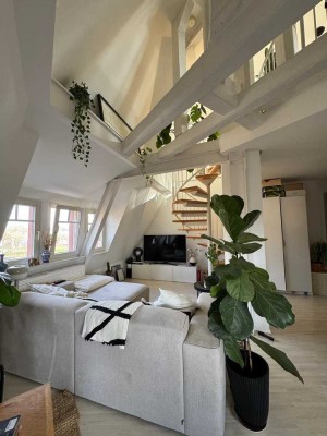 Sonnige 2,5-Zimmer Dachgeschoss-Galerie-Wohnung in Stgt-Berg