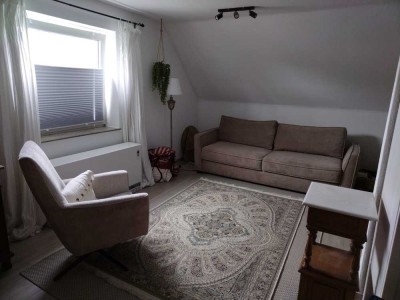 Exklusive, vollständig renoviertes Dachgeschossapartment in Uninähe
