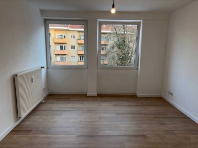 Geräumige Familienwohnung mit Aufzug und Balkon sucht neue Mieter!