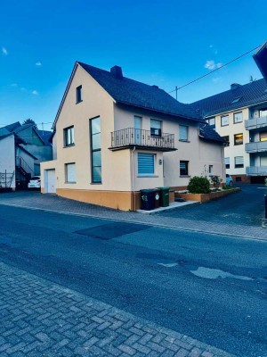 PROVISIONFREI! Modernisiertes Einfamilienhaus in  Montabaur