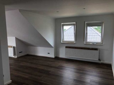 Wunderschöne 2,5-Zimmer-Dachgeschosswohnung in 3-Familienhaus