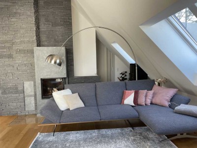 Stilvolle, neuwertige 5-Zimmer-Maisonette-Wohnung mit Balkon und EBK in München