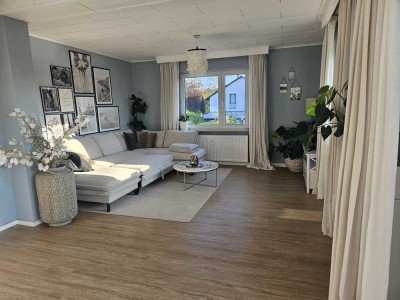 Lichtdurchflutete Maisonette-Wohnung mit großem Balkon, Garagenstellplatz und Kellerraum