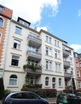Helle 2-Zimmer-Wohnung mit Balkon in gepflegtem Altbau, Kassel-Südstadt nahe der Karlsaue