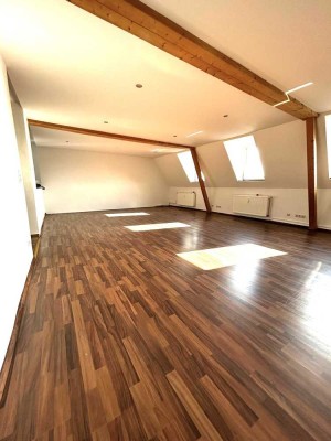 Zentrale renovierte 84 QM Wohnung in Altbau