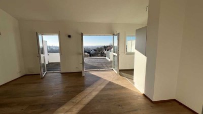 Exklusive, neuwertige 2-Zimmer-Penthouse-Wohnung mit geh. Innenausstattung mit Balkon und EBK