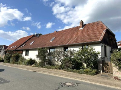 Ein Zuhause mit Geschichte und Zukunft: Großzügiges Mehrfamilienhaus in ruhiger Lage von Lehre