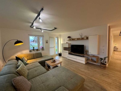 NEUWERTIG! Moderne 3-Zimmer-Wohnung mit Einbauküche und Doppelgarage.