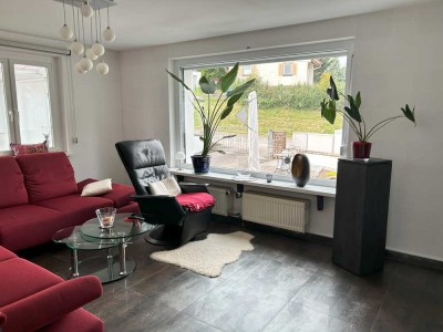 „Ihr neues Zuhause mit Aussicht: 1-2 Familienhaus mit Wintergarten & Doppelgarage in Toplage“