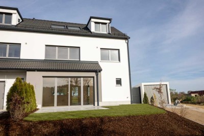 Neubau DHH mit 5 1/2  Zimmern, wunderschöner Südterasse und Garten in Wollomoos