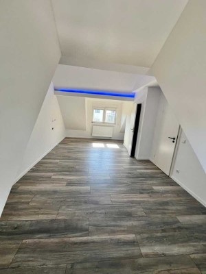 Geschmackvolle 3-Raum-Maisonette-Wohnung mit gehobener Innenausstattung mit Balkon in Kerpen