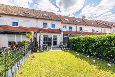 OHNE MAKLER: gepflegtes RMH aus BJ 2000 mit Garten und Stellplätzen. Bezugsfrei.