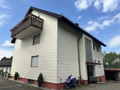 Bezugsfreie großzügige Dachgeschosswohnung mit Balkon im schönen Stegen