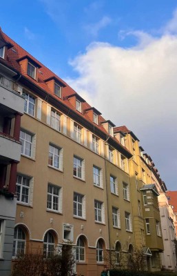 Exklusive 3-Zimmer- Hochparterre-Wohnung mit Balkon in Hannovers Südstadt