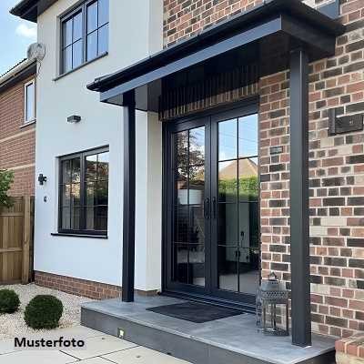 Dreifamilienhaus mit separaten Eingängen und Parkmöglichkeiten