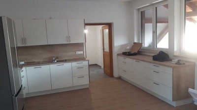 Freundliche 1,5-Zimmer-Wohnung mit Balkon und Einbauküche in Rattenkirchen