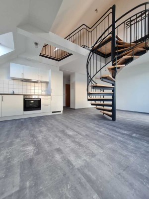 Stilvolle, helle 2,5-Zi.-Maisonettewohnung mit Balkon & EBK in Ochsenhausen