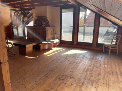Top Preis - Dachgeschosswohnung  mit Flair -sanierungsbedürftig- sucht neue Eigentümer