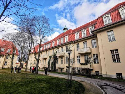 Wohnen in einer traumhaften Parklandschaft!  3 Zimmer Hochparterre mit EBK u. Balkon !!!