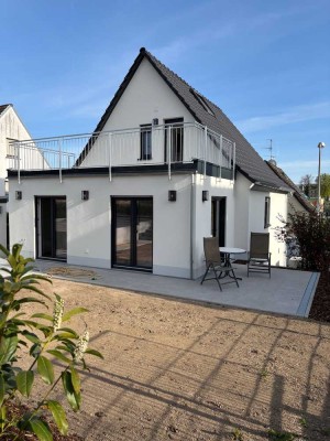 Freistehendes EFH saniert, mit Wärmepumpe inkl. 3 PKW-Stellplätze,.
