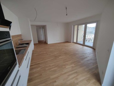 Moderne Dachgeschosswohnung mit 3 Zimmern, Balkon