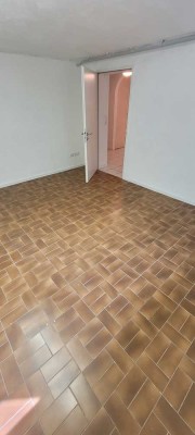 teil möblierte 2-Zimmer-Souterrain-Wohnung in Hürth mit Einbauküche