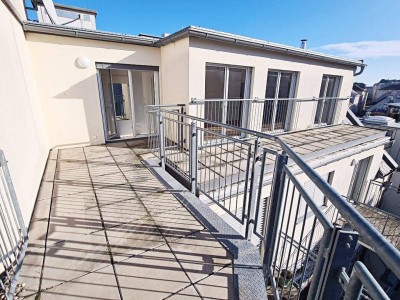 FERNBLICK, WASAGASSE, klimatisiertes 75 m2 Dachgeschoß mit 11 m2 Terrasse, Wohnküche, 2 Zimmer, Duschbad, Parketten