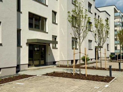 *Erstbezug nach energetischer Modernisierung* Großzügige 2 ZKB mit Balkon in Langen!
